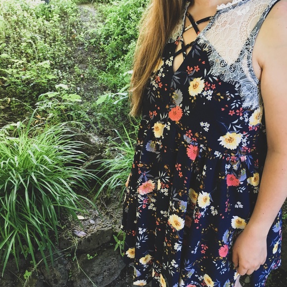 Only 1 Large left!!! Navy with floral dress. - Picture 3 of 8